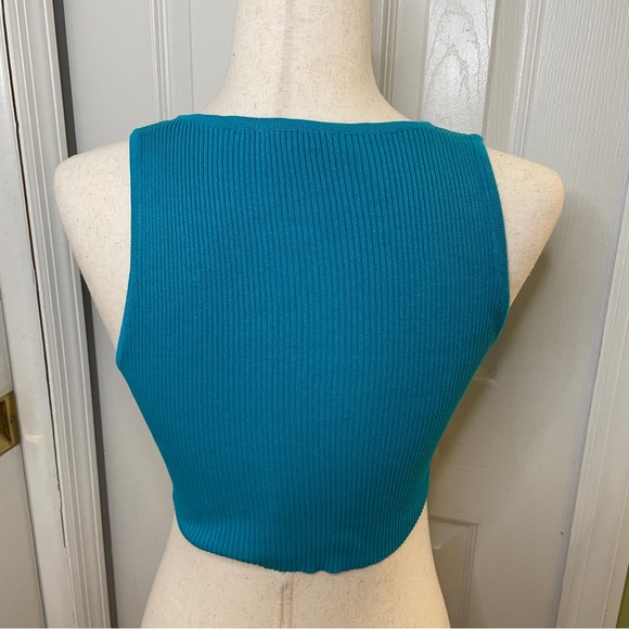 Fashion Nova “Friends forever” cropped top - Picture 7 of 8